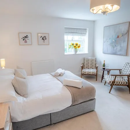 Lonsdale House Boutique