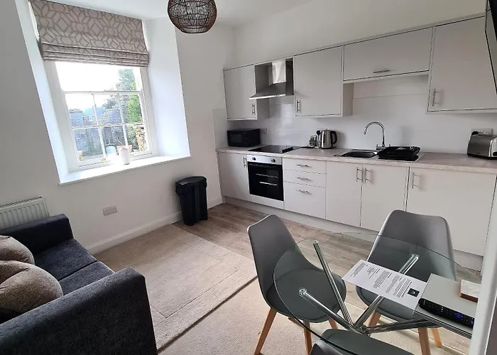 Lonsdale House Boutique