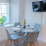 Lonsdale House Boutique