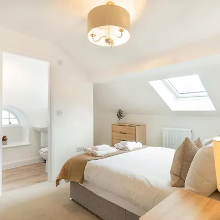 Lonsdale House Boutique