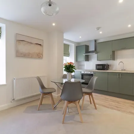 Lonsdale House Boutique Aparthotel 4*